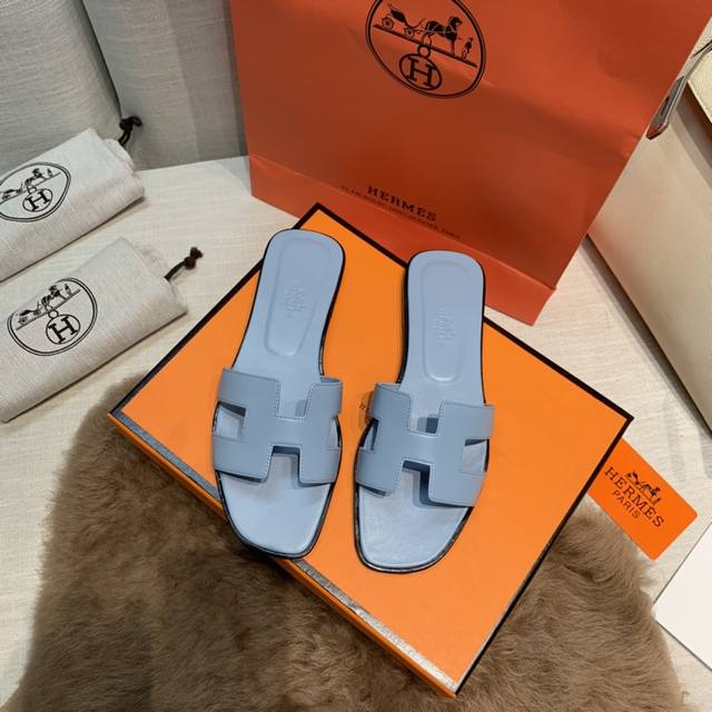 新色，全新改版 Hermès 包装升级，版型做工材料升级。 Hermes市场最高版本纯手工鞋 顶级产品爱马仕拖鞋 早春新款原版一样， 师傅级纯手工打造 ！高端定